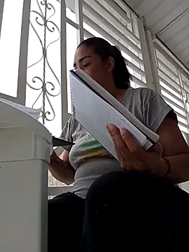 AlexandraNoiirr online show from February 2026 08:57:02 PM