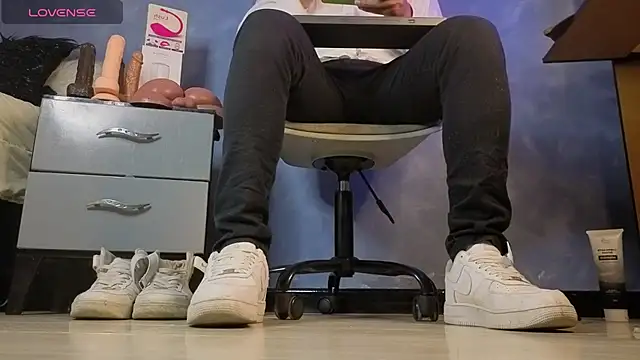 TomLover 12 online show from March 2026 01:00:01 AM