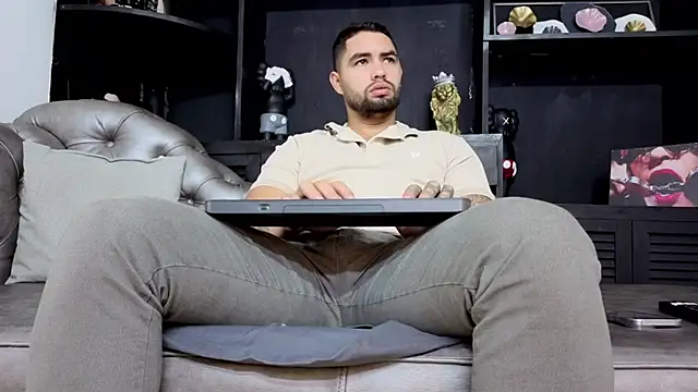 matteosantos online show from November 2025 11:43:02 AM