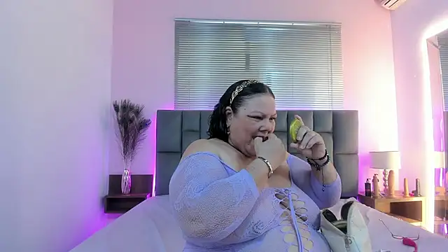 Snapshot of mommy_cute chatting on May 2026 08:39:02 PM mommy cute online show from May 2026 08:39:02 PM