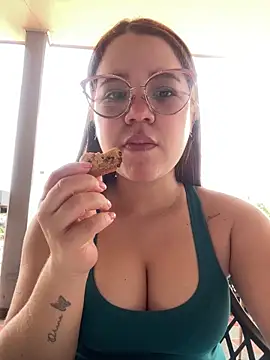 Snapshot of Lucyklein2022 chatting on February 2025 03:14:02 PM Lucyklein2022 online show from February 2025 03:14:02 PM