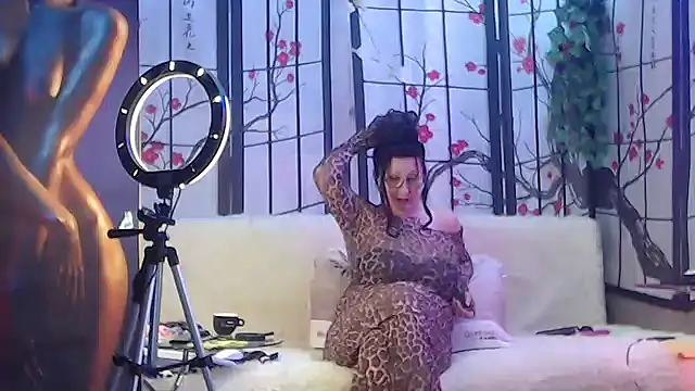 NightOrhideya online show from April 2026 06:20:01 PM