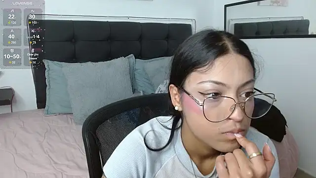 vaness weet online show from March 2026 08:15:02 PM