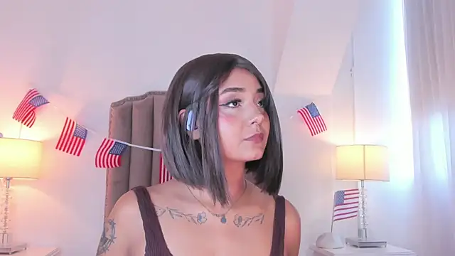 Snapshot of Emma_Torres__ chatting on July 2026 12:33:01 PM Emma Torres online show from July 2026 12:33:01 PM