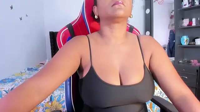 BellaKarla online show from July 2026 02:20:01 PM