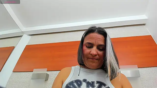 Snapshot of allice_green chatting on June 2026 01:50:02 AM allice green online show from June 2026 01:50:02 AM