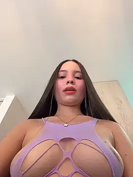 MiaJacksonn online show from April 2026 05:48:01 PM