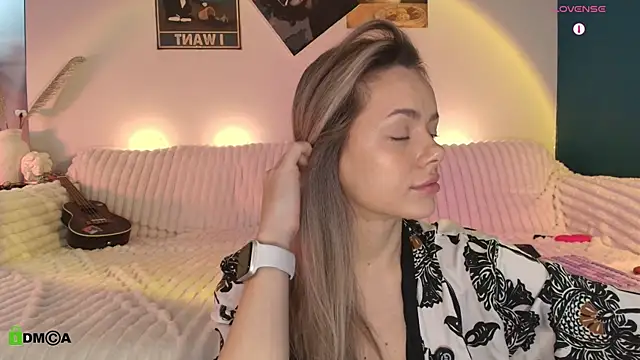 Snapshot of Kylie_Desire chatting on December 2025 04:07:02 AM Kylie Desire online show from December 2025 04:07:02 AM