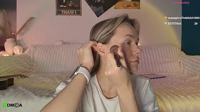 Snapshot of Kylie_Desire chatting on December 2025 03:57:01 AM Kylie Desire online show from December 2025 03:57:01 AM