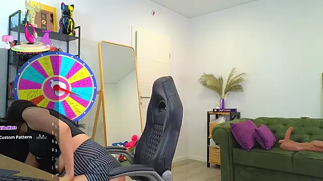 EvaKeks online show from April 2026 07:07:02 PM