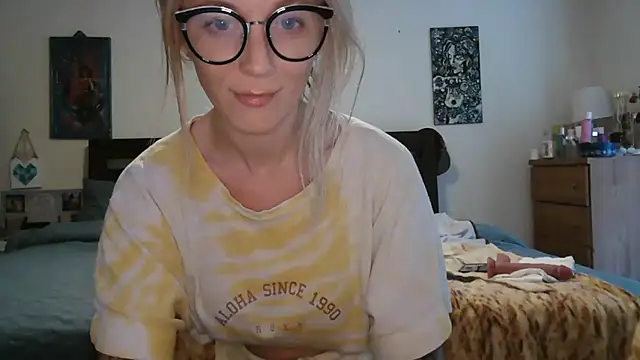 Heyitsmee33 online show from July 2026 09:08:01 PM