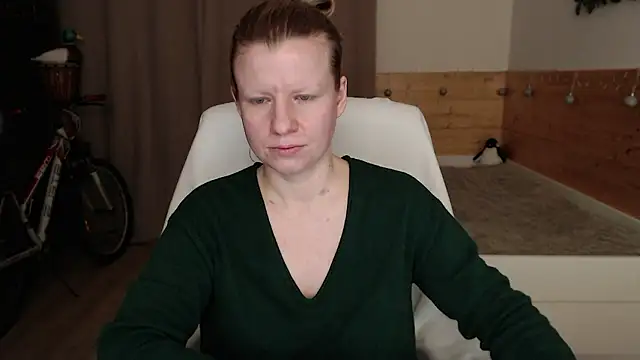 Snapshot of Exponent_5 chatting on December 2024 12:02:01 AM Exponent 5 online show from December 2024 12:02:01 AM