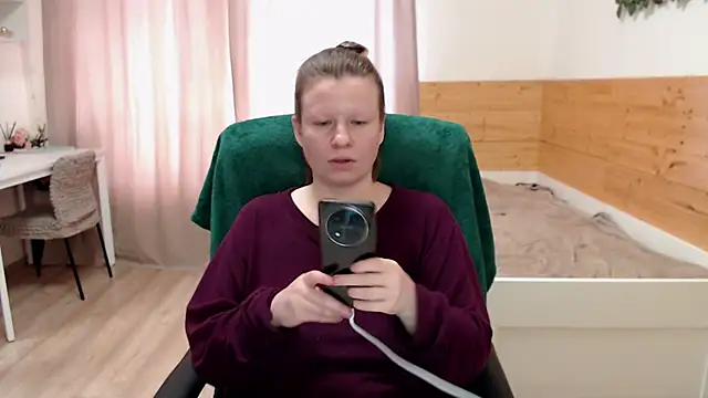 Snapshot of Exponent_5 chatting on April 2026 01:00:02 PM Exponent 5 online show from April 2026 01:00:02 PM