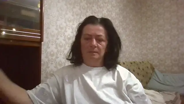Snapshot of GypsiQueen2 chatting on June 2026 06:25:02 PM GypsiQueen2 online show from June 2026 06:25:02 PM