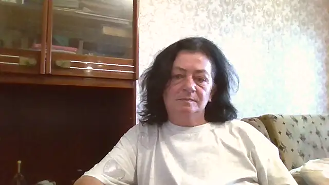 Snapshot of GypsiQueen2 chatting on July 2026 03:23:01 AM GypsiQueen2 online show from July 2026 03:23:01 AM