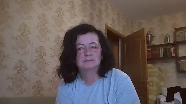 Snapshot of GypsiQueen2 chatting on July 2026 04:17:02 AM GypsiQueen2 online show from July 2026 04:17:02 AM