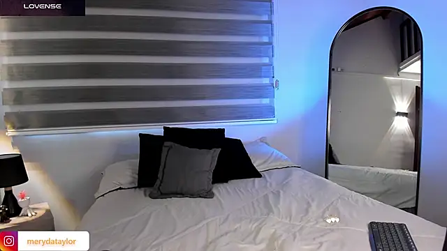 MERIDA TAYLOR online show from February 2026 12:55:01 PM