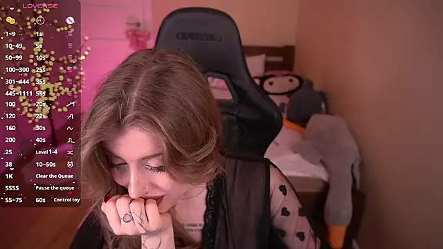 PenellopaRaw online show from April 2026 07:07:01 PM