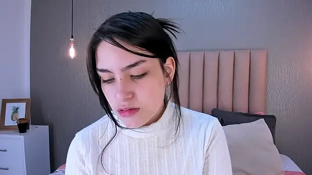 Alexa Thaylor  online show from March 2025 02:26:01 PM