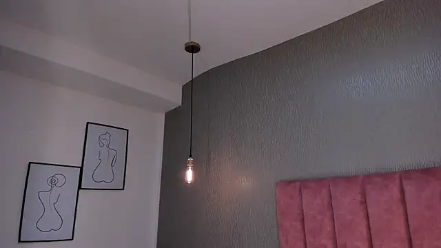 Alexa Thaylor  online show from October 2025 01:56:02 PM