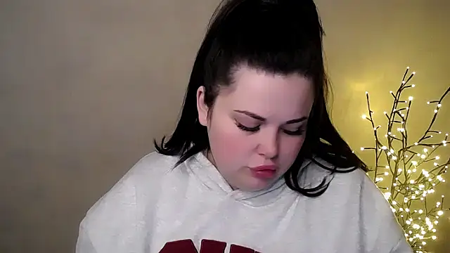 Emily Mo online show from November 2025 06:37:01 AM