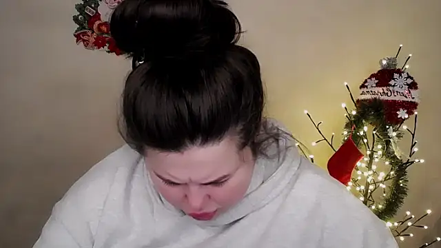 Emily Mo online show from December 2025 06:52:01 AM