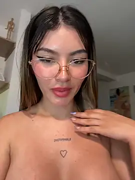 Snapshot of Your_Honeey chatting on October 2025 04:24:01 AM Your Honeey online show from October 2025 04:24:01 AM