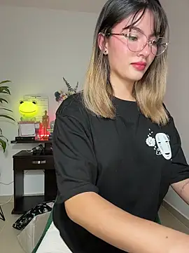 Snapshot of Your_Honeey chatting on November 2025 11:35:01 PM Your Honeey online show from November 2025 11:35:01 PM