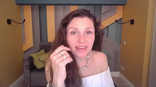 EllaLong online show from April 2026 01:52:02 PM