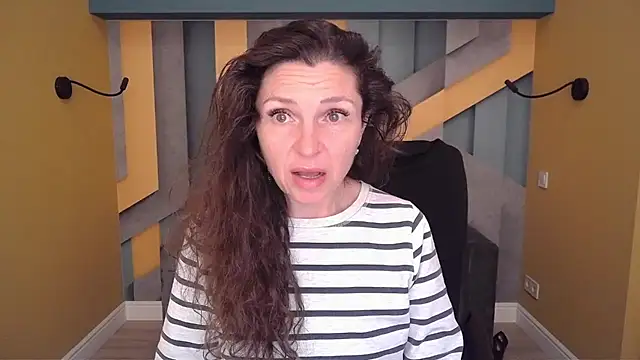 EllaLong online show from April 2026 11:32:01 AM