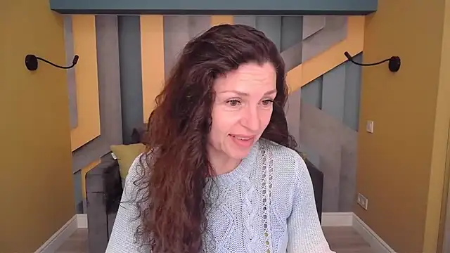 Snapshot of EllaLong chatting on April 2026 11:42:01 AM EllaLong online show from April 2026 11:42:01 AM