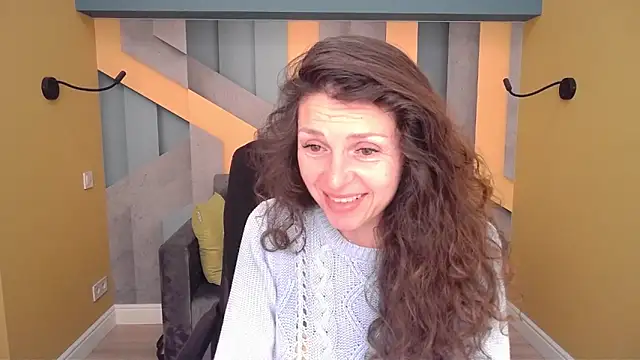 Snapshot of EllaLong chatting on April 2026 11:37:01 AM EllaLong online show from April 2026 11:37:01 AM