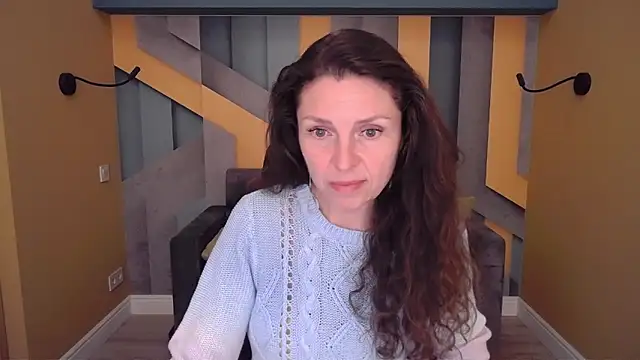 Snapshot of EllaLong chatting on April 2026 05:30:01 PM EllaLong online show from April 2026 05:30:01 PM