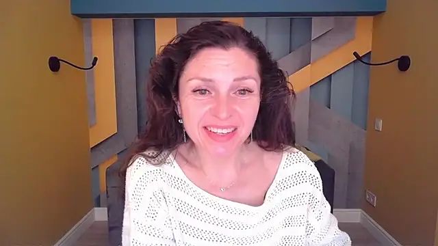 Snapshot of EllaLong chatting on May 2026 11:26:02 AM EllaLong online show from May 2026 11:26:02 AM