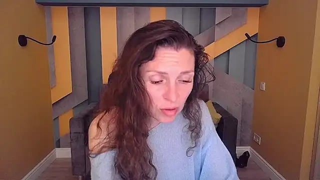 Snapshot of EllaLong chatting on May 2026 02:45:01 PM EllaLong online show from May 2026 02:45:01 PM