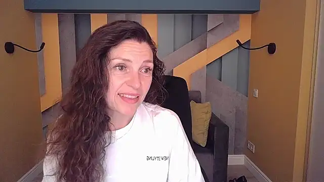 Snapshot of EllaLong chatting on May 2026 11:37:01 AM EllaLong online show from May 2026 11:37:01 AM