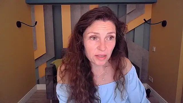 Snapshot of EllaLong chatting on May 2026 11:28:02 AM EllaLong online show from May 2026 11:28:02 AM