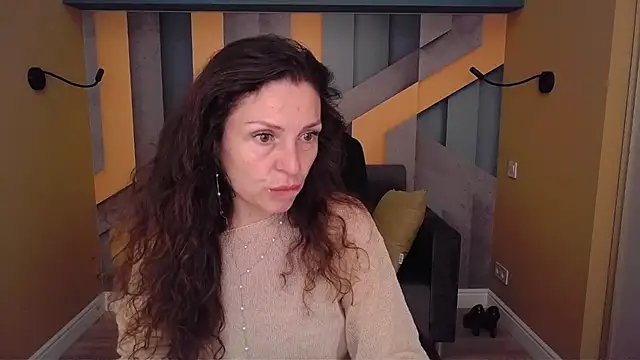 Snapshot of EllaLong chatting on May 2026 11:30:02 AM EllaLong online show from May 2026 11:30:02 AM