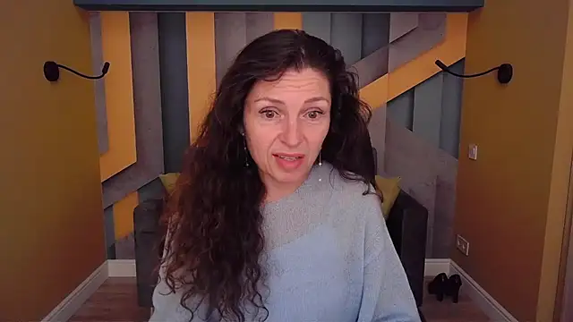 Snapshot of EllaLong chatting on May 2026 11:28:02 AM EllaLong online show from May 2026 11:28:02 AM