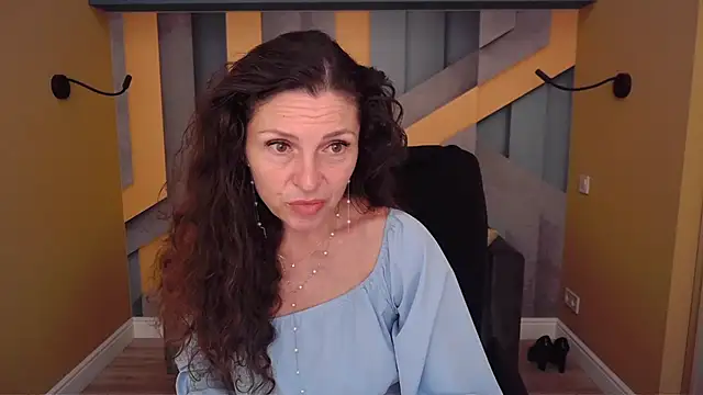 Snapshot of EllaLong chatting on June 2026 11:49:02 AM EllaLong online show from June 2026 11:49:02 AM