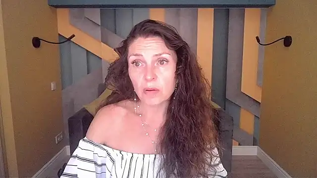 Snapshot of EllaLong chatting on July 2026 11:25:02 AM EllaLong online show from July 2026 11:25:02 AM