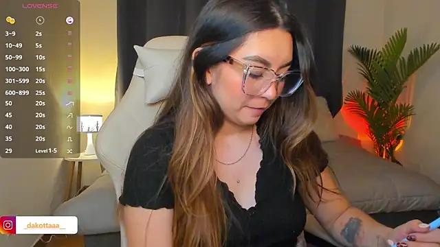 dakottaa  online show from April 2026 11:32:02 PM