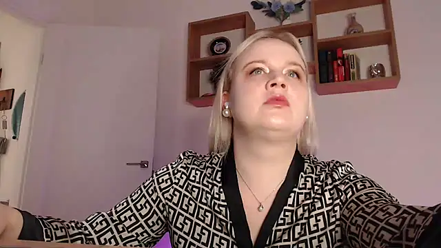 Snapshot of Karolina_love_ chatting on November 2025 07:43:01 PM Karolina love online show from November 2025 07:43:01 PM