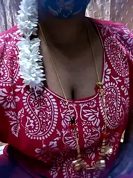 Snapshot of tuttifrutti17 chatting on January 2026 05:15:01 PM tuttifrutti17 online show from January 2026 05:15:01 PM