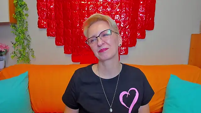 iamyourdream89 online show from February 2026 04:03:02 PM