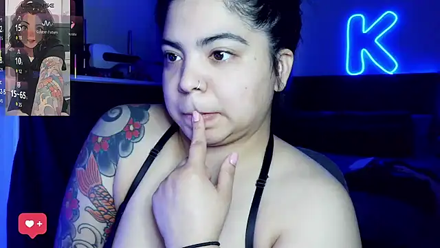 kimmiakiss22 online show from April 2026 10:33:02 PM