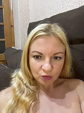 Julia beauty online show from November 2025 09:37:02 PM