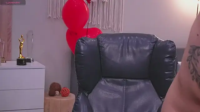 Molly Jons online show from March 2026 01:02:01 AM