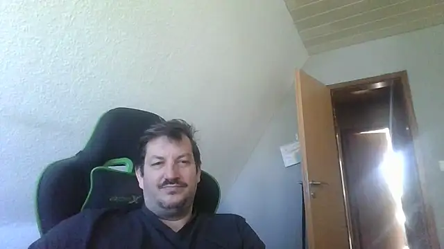 Golffahrer1982 online show from May 2026 07:58:01 AM