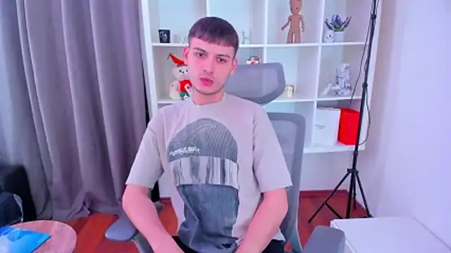 andboyfor6 online show from April 2026 11:47:02 AM